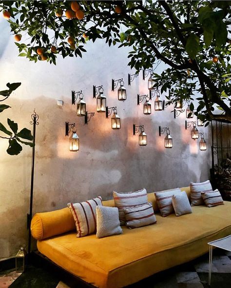 Just love the random placing of these wall lanterns. Such subtle lighting but perfect for the setting. Backyard Ideas For Small Yards, Pergola Design, Floor Lamps Living Room, Budget Patio, Diy Backyard Landscaping, Backyard Lighting, Design Del Prodotto, Pallet Ideas, Living Room Flooring