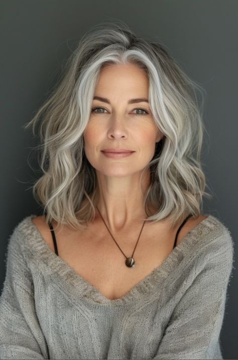 Grey Hair Looks, Silver Haired Beauties, Salt And Pepper Hair, New Hair Do, Gray Hair Highlights, Beautiful Gray Hair, Silver Grey Hair, Older Women Hairstyles, Dream Hair