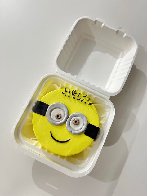 Minion Bento Cake, Cake Minion, Lunch Cake, Lunchbox Cake, Cake Bento, Minion Birthday Cake, Minion Cake, Minion Birthday, Bento Cake