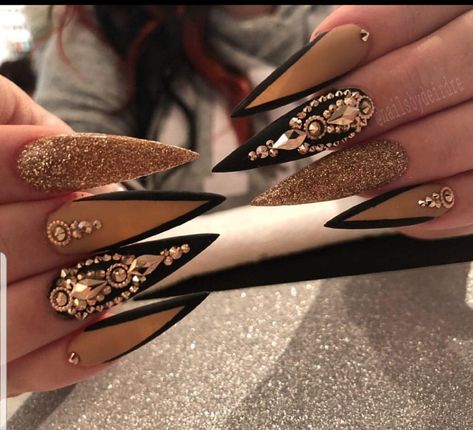 Black And Gold Nails Rhinestones, Nails With Big Gems, Italy Nails, Year Nails, Stilleto Nails Designs, Birthday Nail, Stiletto Nail Art, Black Nail Art, Swarovski Nails