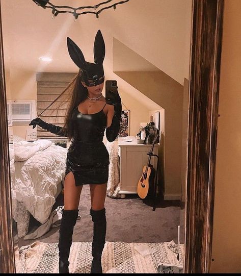 Dangerous Woman Costume, Halloween Costumes For Brunettes, Playboy Bunny Outfits, Halloween Costume Bodysuit, Halloween Club, Kostuum Halloween, Bunny Halloween Costume, Hot Halloween, Hot Halloween Outfits