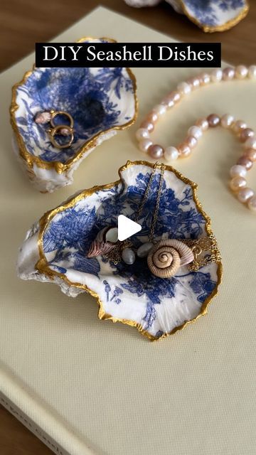 Seashell Modge Podge, How To Decoupage Shells, Decoupage Shells Diy, Scallop Shell Craft Ideas, Shell Painting Ideas, Sheri Wilson, Scallop Shell Craft, Seashell Heart, Decoupage Shells