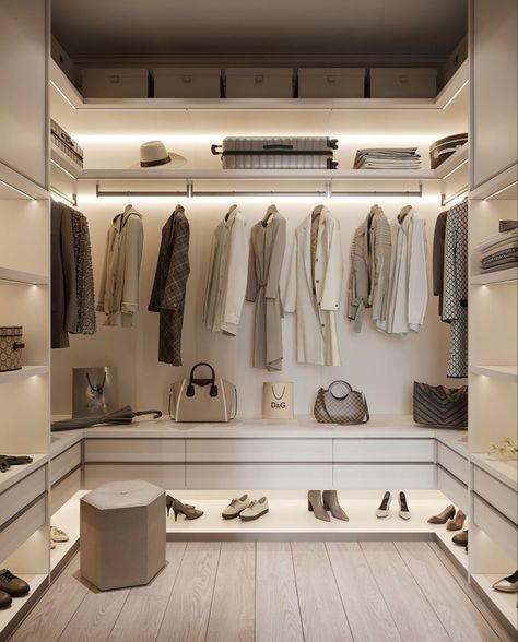 Open Wardrobe Aesthetic, Dressroom Interior, Modern Master Closet, Closet Interior Design, Modern Walk In Closet, Large Master Closet, Closet Minimalista, Small Dressing Rooms, House Closet