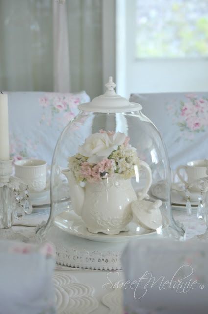 ~Sweet Melanie~: Turning a Vintage light into a Cloche Glass Cloche Decor, Cloche Decor, Glass Cloche, Easter Decorations Vintage, The Bell Jar, Deco Floral, Apothecary Jars, Glass Dome, Shabby Chic Decor