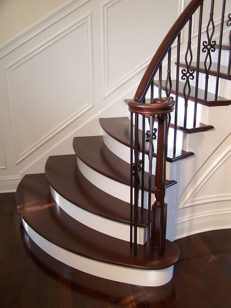 درابزين السلم, درج السلم, Wrought Iron Stair Railing, Case In Pietra, Wrought Iron Staircase, Iron Staircase, Iron Stair Railing, Wrought Iron Stairs, Stair Railing Design