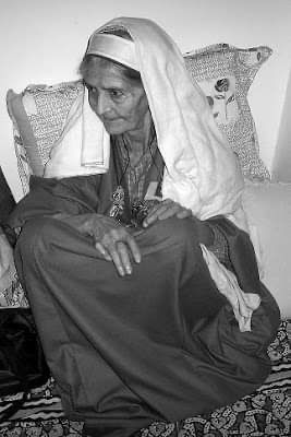 A traditional Kashmiri Pandits woman Kashmiri Pandit, Hindu Women, Kashmir India, Jammu And Kashmir, Old Woman, Abandoned Places, Desi, Beautiful Places, Princess Zelda