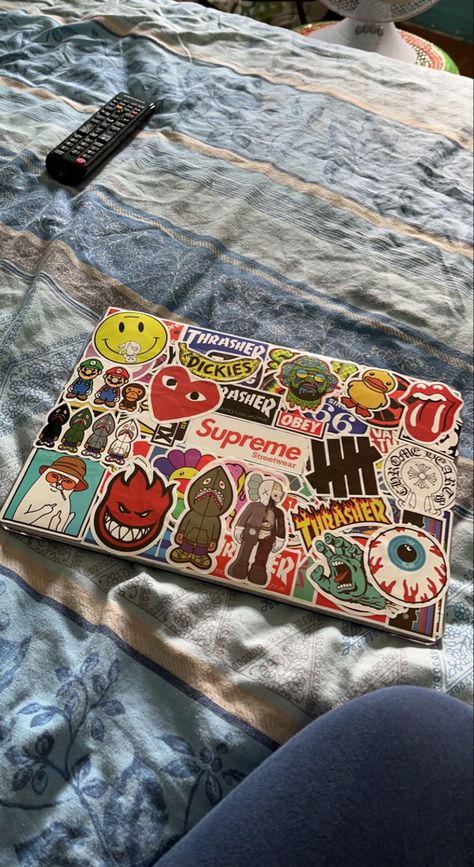 Stickers Supreme MacBook Pro #MacBook #Stickers #Supreme #MacBookPro Supreme Sticker, Laptop Decoration, Laptop Case Stickers, Inside My Bag, Macbook Stickers, Vintage Poster Design, Handbag Essentials, Sticker Bomb, New Laptops