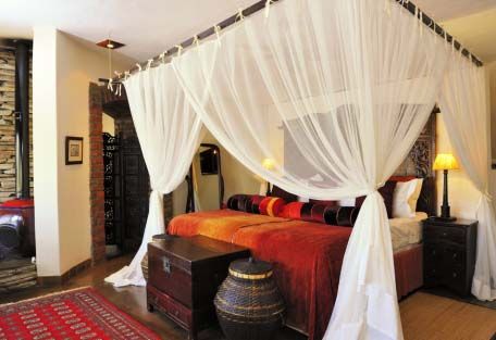 love Ubud Hanging Gardens, Bali Bedroom, Mosquito Net Bed, 4 Poster Beds, Bali Resort, Canopy Curtains, Tropical Bedrooms, Lace Bedding, Legian