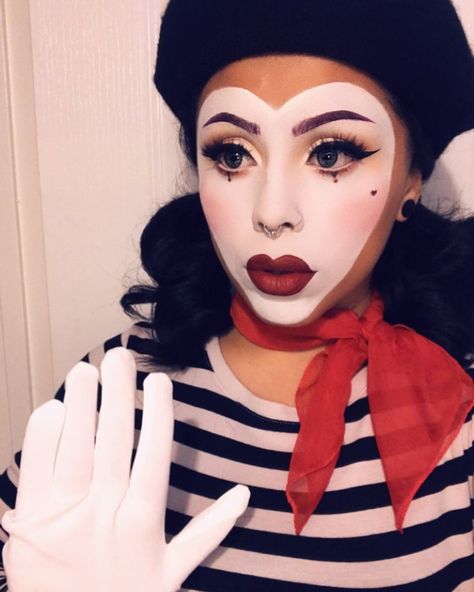 Aesthetic Mime Makeup, Mime Halloween Costume, Halloween Costume Clown, Mime Costume, Cute Clown Makeup, Mime Makeup, Kostuum Halloween, Halloween Coustumes, Cute Clown