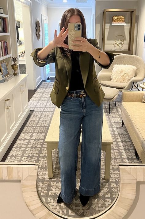 How to style wide leg jeans: Tips and Styling Ideas Leather Jacket With Wide Leg Pants, Coats With Wide Leg Jeans, Wide Leg Jeans Leather Jacket, Styling Long Wide Leg Jeans, Combat Boots Wide Leg Jeans, Wide Leg Jean Office Outfit, Wide Leg Jeans Outfit For Work, Wide Leg Jeans And Converse Outfit, Wide Leg Jeans On Short Women