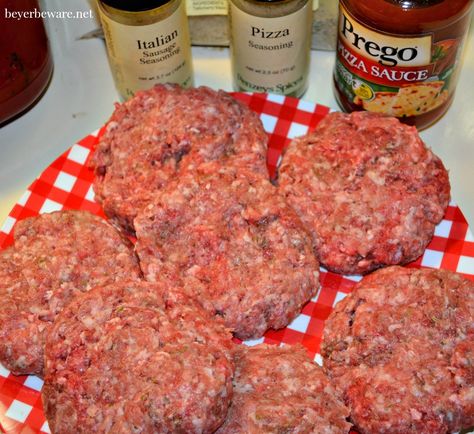 If you have a hard time choosing between burgers or pizza, these pepperoni pizza burgers will be your new favorite burger combining two All-American favorites. Breaded Pizza Burgers, Pizza Burger Patties, Homemade Pizza Burgers, Pizza Burger Recipe With Spam, Old School Pizza Burgers, Pizza Burgers Ground Beef, Pepperoni Burger, Pizza Burger Recipe, Italian Sausage Seasoning