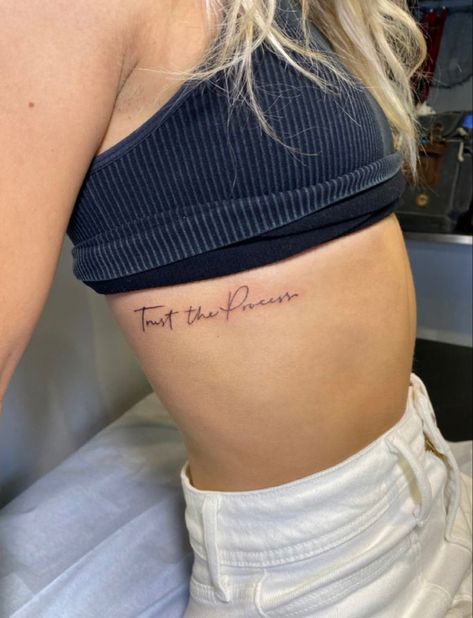 Quotes For Rib Tattoos, Script Tattoos For Women Quotes, I Can I Will Tattoo, Tattoo Ideas Female Meaningful Ribs, Upper Waist Tattoo, Tattoo Ribcage Women, Do It For Yourself Tattoo, Words On Ribs Tattoo, Tattoos Ribs Women