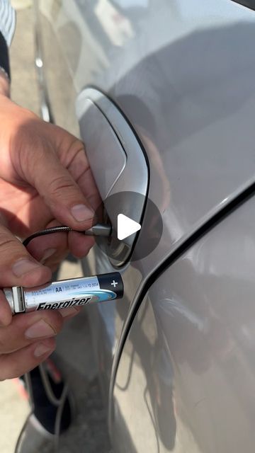 Skerdjan Halilaj on Instagram: "Unlock Your Car with USB and Batteries: Quick Trick! #UnlockCar #USB #Batteries #QuickTrick" Unlock Car Door, Cool Car Gadgets, Survival Skills Life Hacks, Metal Bending Tools, Diy Crafts Life Hacks, Shelves Storage, Diy Storage Cabinets, Diy Crafts Room Decor, Car Hacks