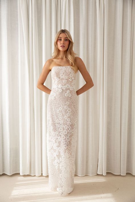 FLEUR  | ASTON Bridal Cool Girl Bride, Bridal Second Look, Unique Bridal Looks, Wedding Dresses Second Marriage, Aston Bridal, Wedding Dinner Dress, Bridal 2023, White Beaded Dress, Wedding Event Dresses