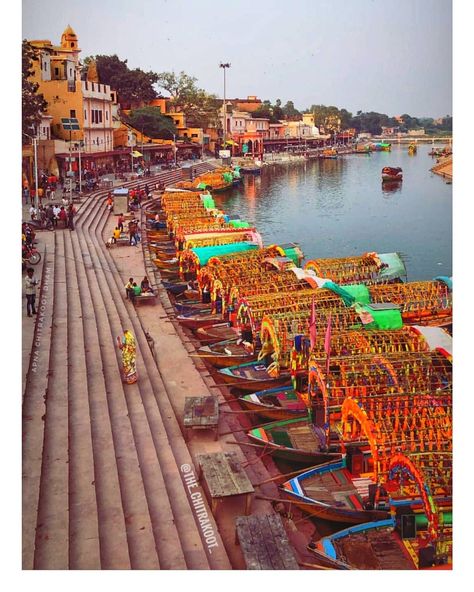 Ramghat, perching on the banks of Mandakini River at Chitrakoot in Uttar Pradesh, bustles with myths from epics. Sit on the banks of the pristine water, gazing at the vibrant boats swivel on the water. This holy ghat is a place to release all the stress and embrace the miracle happening around. PC: @justsachinn Sassy Wallpaper, Travel Picture Ideas, Hanuman Photos, Emoji Photo, Tourist Places, Uttar Pradesh, Incredible India, India Travel, Travel Pictures