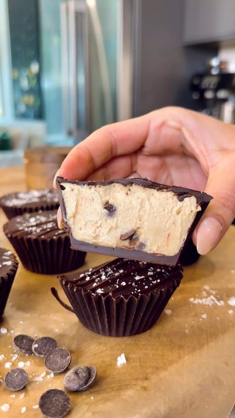 HIGH PROTEIN COOKIE DOUGH YOGURT CUPS - Olivia Adriance Different Ways To Use Protein Powder, Protein Yogurt Cups, Protein Powder Uses, High Protein Non Dairy Meals, High Protein Treats, Protein Powder Dessert Recipes, Protein Powder Cookie Dough, High Protein Desserts Low Carb, Hi Protein Snacks