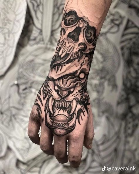 Dragon Hand Tattoo, Herren Hand Tattoos, Dotwork Mandala, Skull Hand Tattoo, Rose Hand Tattoo, Palm Tattoos, Forarm Tattoos, Cool Forearm Tattoos, Neck Tattoo For Guys