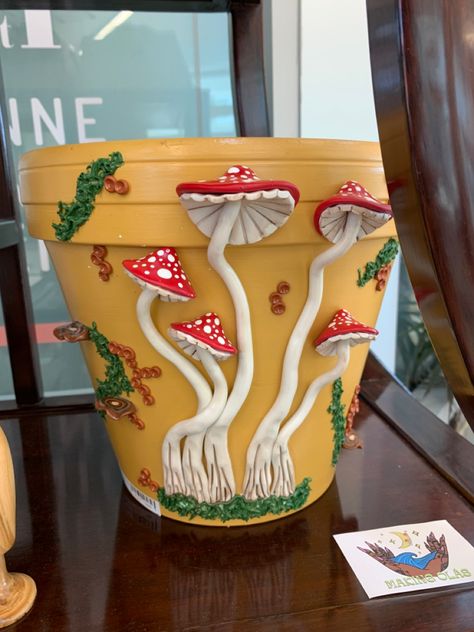 Diy Clay Plant Pots Aesthetic, Clay Mushroom Pot, Clay Plant Pots Diy, Mushroom Pot Painting, Air Dry Clay Pots Diy, Clay Plant Pot Ideas, Clay Flower Pots Ideas, Diy Clay Plant Pots, Plant Pot Painting Ideas Aesthetic