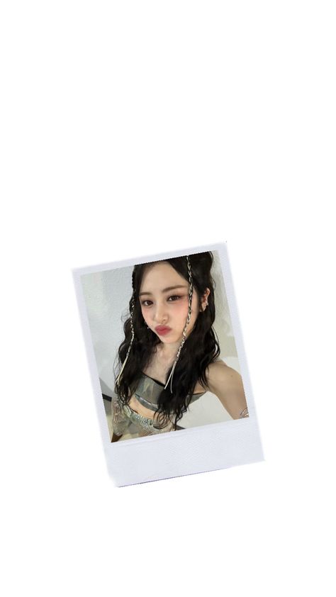 Yunjin Polaroid, Polaroid Wallpaper, Lesserafim Wallpaper, Yunjin Kim, White Background Wallpaper, Korean Photo, Wallpaper Kpop, Phone Inspiration, Polaroid Pictures