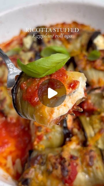 Jess Hoffman on Instagram: "Ricotta Stuffed Eggplant Roll Ups!😍  Welcome back to episode 21 of my simply summer series! We are making ricotta stuffed eggplant roll ups. (also called eggplant involtini)   Have you ever tried eggplant this way? This is one of my favourite ways to eat eggplant. This recipe is easy to make, gluten-free, low carb and packed with protein. (Even if you aren’t the biggest eggplant fan I  bet you’ll love it this way!)   👉🏻the full recipe below and remember to follow @choosingchia for more healthy and easy recipes!  RICOTTA STUFFED EGGPLANT ROLL UPS   Ingredients:  Eggplant * 2 small-medium eggplants * 1 tbsp olive oil Ricotta filling * 1 cup ricotta cheese * 1/4 cup grated parmesan cheese * 1/4 cup chopped basil leaves * 1 garlic clove, minced * salt & pepper to Eggplant Roll Ups, Eggplant Involtini, August Recipes, Vegetarian Main Meals, King Oyster Mushroom, Egg Roll Filling, Eggplant Rolls, Mushroom Bacon, Ricotta Filling