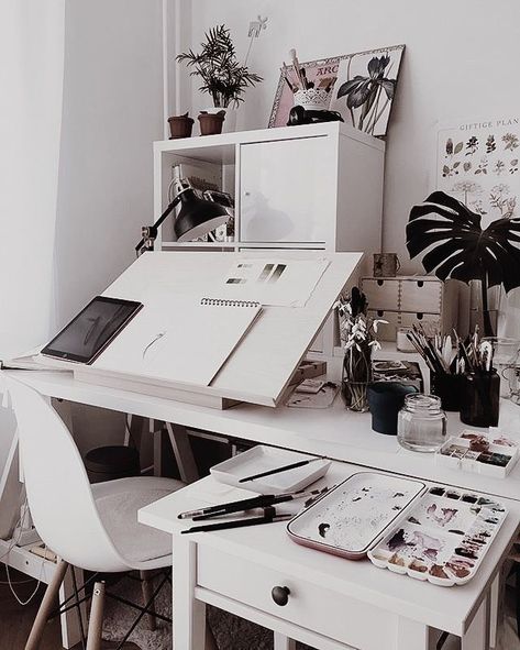 Home Workspace Design, Home Art Studios, Ikea Inspiration, Home Workspace, Study Desk Decor, Art Studio Room, Art Studio At Home, Studio Apartment Ideas, Casa Vintage