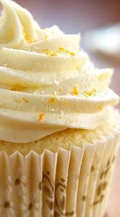 Champagne and Orange Juice Mimosa Cupcakes ❊ Mimosa Cupcakes, Cupcake Flavors, Köstliche Desserts, Baking Cups, Cup Cakes, Betty Crocker, Sauvignon Blanc, Let Them Eat Cake, Cupcake Recipes