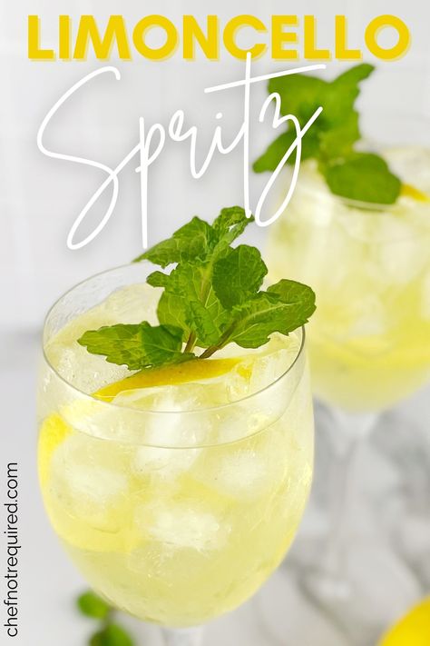 An easy limoncello spritz recipe is just what your holiday party needs! With only 3 ingredients, you can whip up a pitcher of these in no time. A simple limoncello spritzer with prosecco is a classy, elegant drink that is full of refreshing lemon taste and is great for a crowd. Frozen Peach Bellini, Limoncello Spritz, Making Limoncello, Spritz Recipe, Aussie Food, Italian Cocktails, Summer Coolers, Peach Sorbet, Summer Cocktail