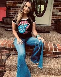 Lainey Wilson Outfits, Laney Wilson, Meeting Outfit, Lainey Wilson, Western Outfits Women, Rolling Stone, Western Outfits, Festival Outfit, Country Girls