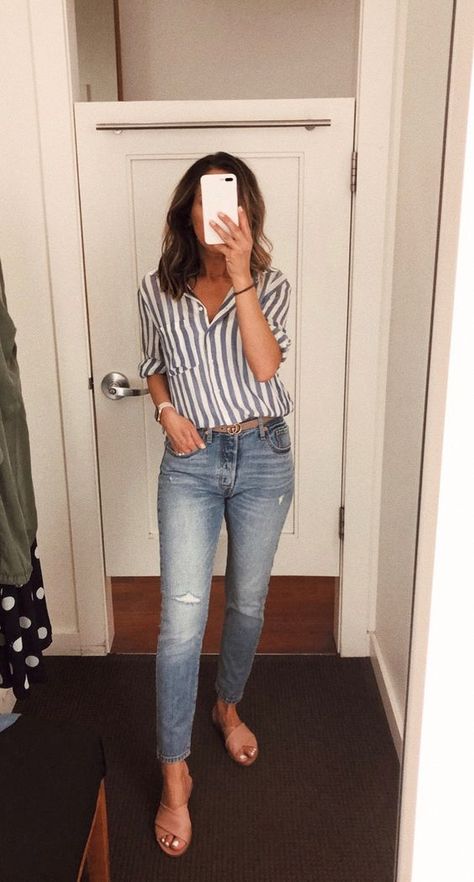 Woman’s Casual Work Outfits, Early Summer Outfits Casual, Business Casual Outfits For Women Comfortable, Charcoal Denim Jacket Outfit, Classy Casual Mom Outfits, Jean Short Sleeve Shirt Outfits, Cute Spring Tops For Women, End Of August Outfits, Casual Put Together Outfits Summer