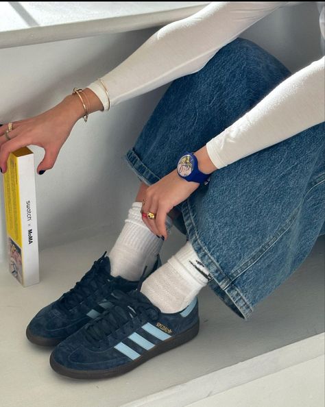 Adidas Shoes Outfit, Estilo Rory Gilmore, Looks Adidas, Adidas Samba Outfit, Moda Aesthetic, Pinterest Trends, Glamouröse Outfits, Samba Outfit, Handball Spezial