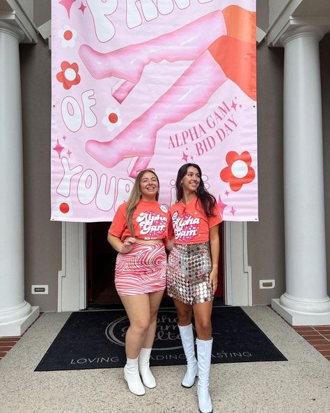 Disco Bid Day, Bid Day Themes Sorority, Bid Day Ideas, Themes Sorority, Duo Pics, Disco Aesthetic, Alpha Gam, Bid Day Shirts, Tri Sigma