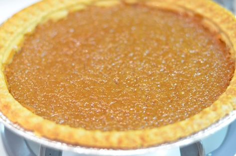 This sugar pie is as Canadian as Poutine is. Easy-peasy to make! #sugarpie #quebec #recipe Sugar Cream Pie Recipe, Canadian Dessert, Canadian Recipes, Sugar Cream Pie, Canadian Cuisine, French Canadian, Easy Pie Recipes, Sugar Pie, Cream Pie Recipes