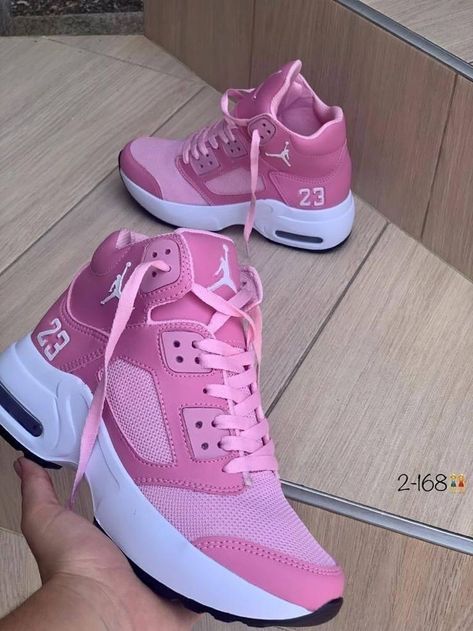 Casual Shoes Women Sneakers, Nike Shoes Women Fashion, Pink Jordans, Nike Fashion Shoes, Jordan Shoes Girls, Pretty Shoes Sneakers, Kicks Shoes, Jordan Shoes Retro, Shoes Hack