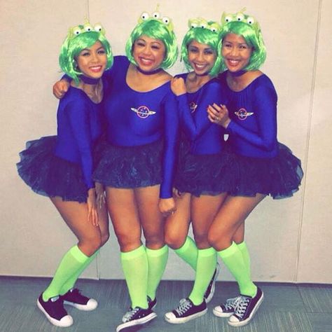 Toy Story's Little Green Men You Story Alien Costume, Girlfriend Group, Toy Story Alien Costume, Disfraz Toy Story, Alien Halloween Costume, Girl Group Halloween Costumes, Diy Group Halloween Costumes, Toy Story Halloween, Alien Halloween