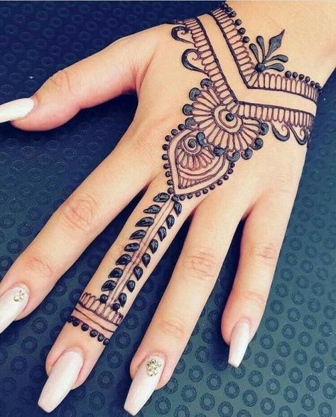 Whole Hand Tattoos, Henna Art Simple, Henna Easy, Henne Tattoo, Cute Henna Designs, Cute Henna Tattoos, Henna Drawings, Cute Henna, Tato Henna