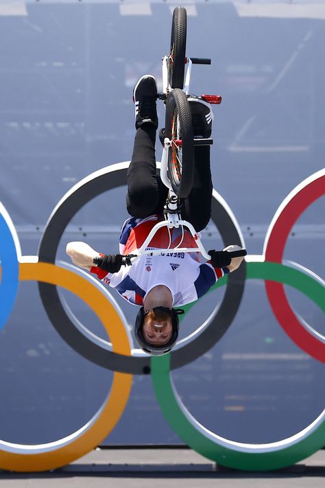 Declan Brooks (GBR) 🥉 BMX freestyle • Tokyo 2020 Olympics #cycling Bmx Freestyle, 2020 Olympics, Paris Olympics, Tokyo 2020, Summer Olympics, Action Poses, Sports Photography, Olympic Games, Bmx