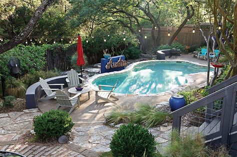 Austin author-gardener Pam Penick, who wrote The Water Saving Garden, uses native plants to battle Central Texas' high temperatures and lack of rainfall. Pool For Small Backyard, Houston Backyard, Texas Summer, Texas Gardening, Pond Plants, Stock Tank, Exterior Inspiration, Austin Homes, Summer Plants