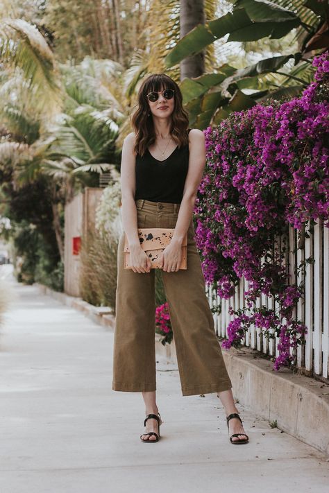 Jeans and a Teacup fashion blogger wearing Everlane Wide Leg Patch Pocket Crop Pants, Walter & George Clutch, and Everlane Sandals 24 Weeks Pregnant, Styling Wide Leg Pants, Being Pregnant, French Girl Style, Wide Leg Cropped Pants, Crop Pants, Pocket Pants, Ethical Fashion, Minimalist Outfit