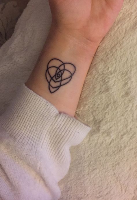 Wrist Tattoo Celtic knot for motherhood. #celtic #celticknot #motherhood #tattooformotherhood Dainty Celtic Knot Tattoo, Surrogacy Tattoo, Tattoo Celtic Knot, Celtic Motherhood Knot Tattoo, Motherhood Knot Tattoo, Celtic Motherhood Tattoo, Motherhood Tattoo, Celtic Motherhood Knot, Motherhood Knot