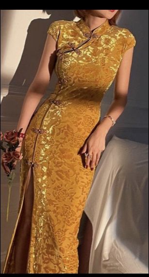 Long Cheongsam Dress, Chinese Dresses Modern, Velvet Chinese Dress, Elegant Chinese Dress, Yellow Chinese Dress, Chinese Gown Traditional, Qui Pao Dress, Asian Formal Dress, China Outfits Traditional