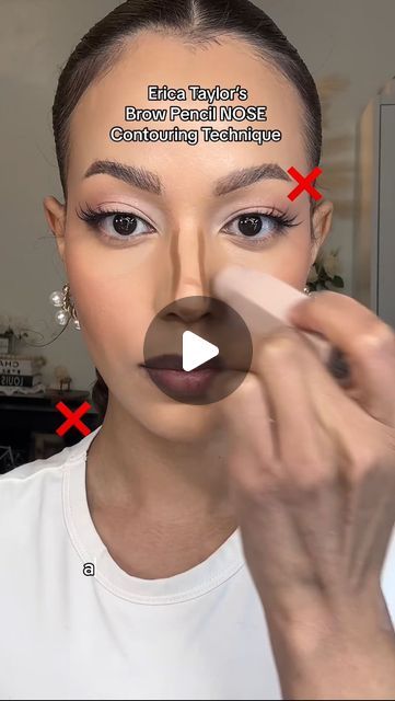 Nose Contour With Concealer, Contour Skinnier Face, How To Highlight Nose, Contour Tips How To Apply, Nose Contour Before And After, How To Contour My Nose, Contour Makeup For Nose, Contouring The Nose, Make Nose Smaller Contours