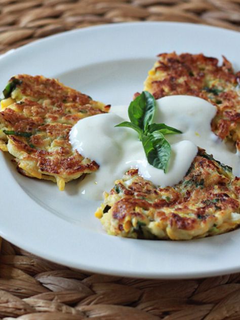 Summer Squash Fritters, Crookneck Squash Recipes, Crookneck Squash, Squash Fritters, Baked Squash, Fritter Recipes, Cooking With Olive Oil, Yellow Squash, Vegetarian Cooking