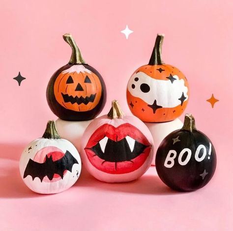 Cute Painted Pumpkin Ideas, Sugar Skull Pumpkin, Pumpkin Painting Party, Vampire Pumpkin, Halloween Pumpkin Crafts, Creative Pumpkin Painting, Creative Pumpkin Decorating, Pumpkin Drawing, Halloween Pumpkin Designs