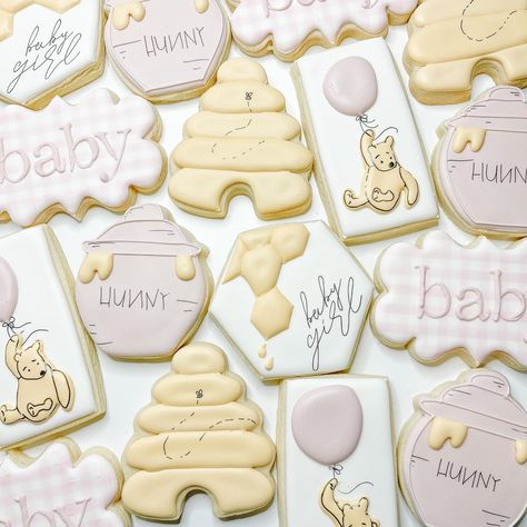 Pooh Baby Shower Cookies, Shower Vibes, Vintage Pooh, Gender Reveal Cookies, Winnie The Pooh Baby Shower, Pink Cookies, Cookies Sugar, Pooh Baby, Fancy Cookies