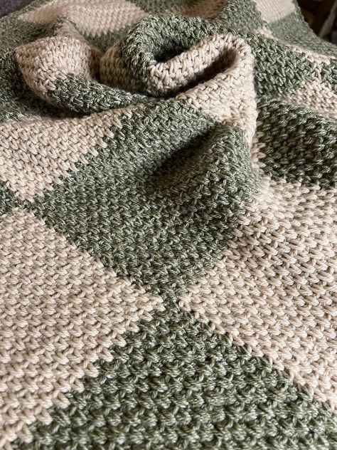 Free Pattern - Crochet Squared Off Chevron Blanket Checkered Knitted Blanket, Monochromatic Crochet Blanket, Trendy Crochet Blanket, Checkered Knit Blanket, Checkered Crochet Blanket Pattern, Checkerboard Crochet Blanket, Crochet Couch Blanket, Solid Color Crochet Blanket, Crochet Checkered Blanket