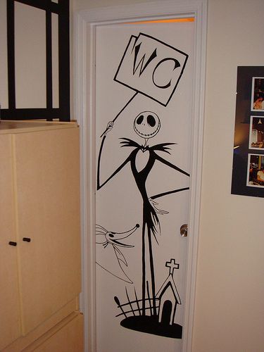 Jack Skellington door. Jack Skeleton Christmas, Jack Skellington Door, Halloween Door Decorations Classroom, Door Decoration Christmas, Bedroom Art Painting, Ideas For Preschoolers, Wall Drawings, Skeleton Christmas, Jack Skeleton