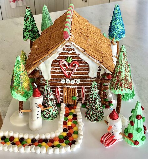 Tree House Gingerbread House Ideas, Ginger Bread House Decoration Ideas, Ginger Bread House Theme Ideas, Genderbread House Ideas, Christmas Ginger Bread House Ideas, Decorating A Gingerbread House, Unique Gingerbread House Ideas Easy, Ginger Bread House Decorations, Ginger Bread Houses Ideas