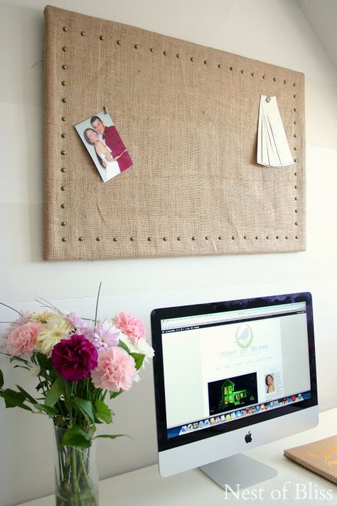 Bulletin Board Makeover, Burlap Bulletin Boards, Office Redo, Cuadros Diy, Diy Burlap, Burlap Crafts, Memo Boards, Office Crafts, Office Makeover