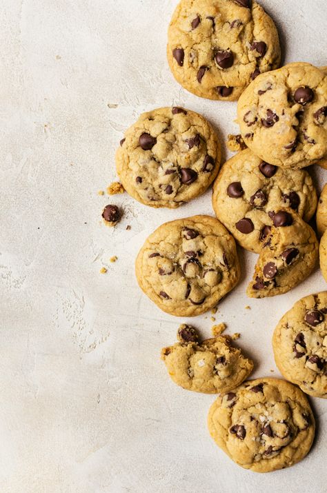 There is nothing like orange and chocolate together which is why everyone will adore these orange chocolate chip cookies Orange And Chocolate, Kue Macaroon, Food Photography Dessert, Baking Photography, Orange Chocolate, Dessert Photography, Chocolate Chip Cookie Bars, Food Photography Inspiration, Fancy Desserts