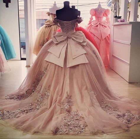 Magical Dresses Fairytale, Debut Gowns, Quinceanera Dresses Gold, Debut Dresses, Quinceanera Pink, Quinceanera Themes Dresses, Quinceañera Ideas, Quinceñera Dresses, 15 Dresses Quinceanera